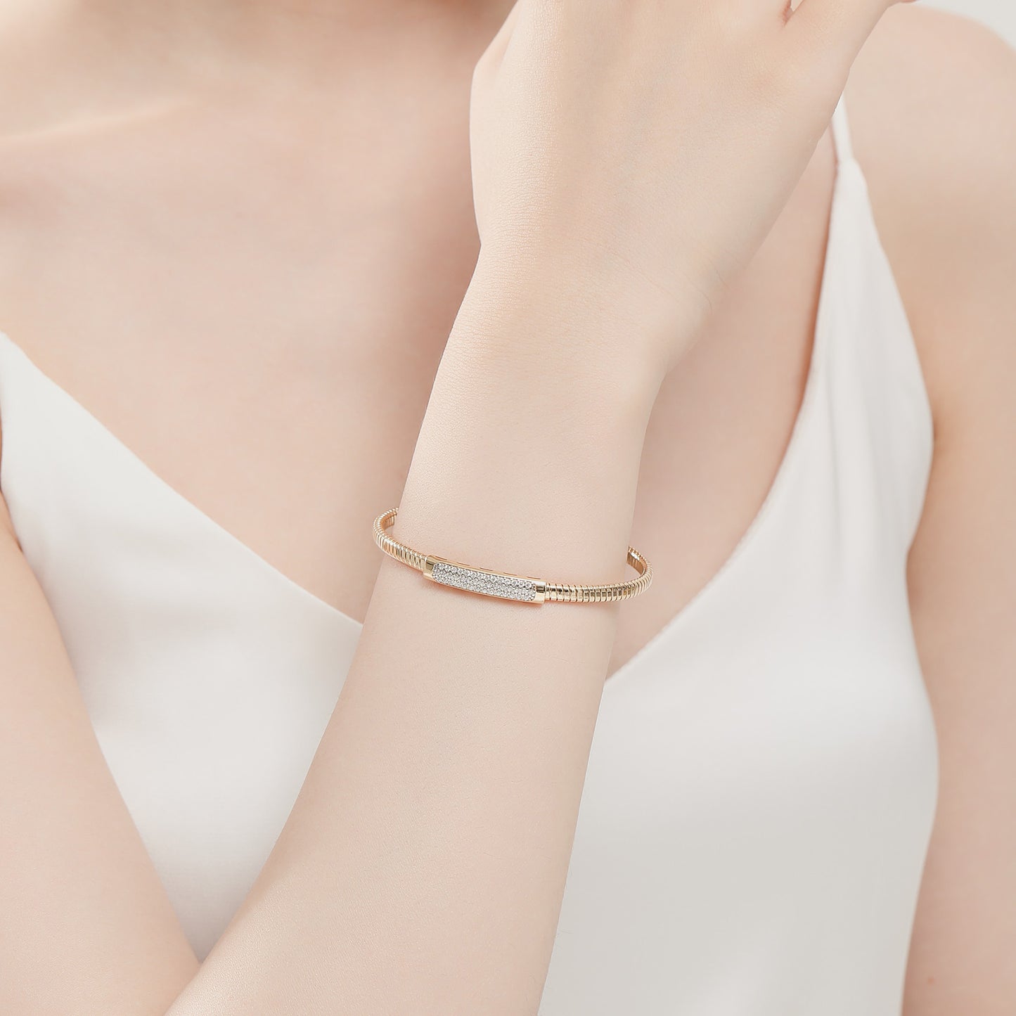 FK Essence C.Z. Bar Bangle