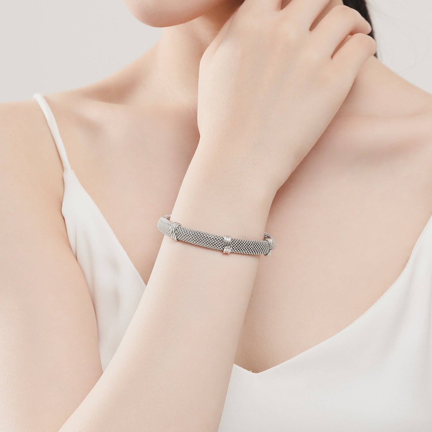 <tc>FK Bracciale Aperto con Rete da Tessitura di Moda</tc>